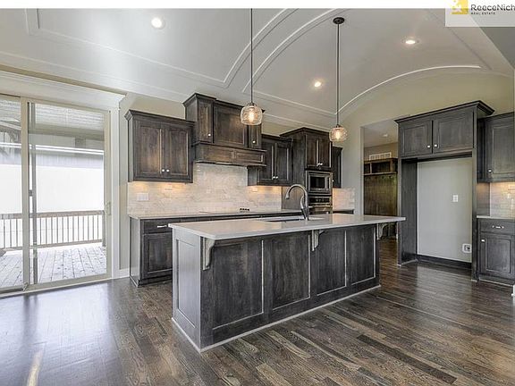 Do not miss the spectacular and unique barrel vault ceiling, beautifully trimmed through kitchen and dining area. A special architectural touch your guests will rave about!