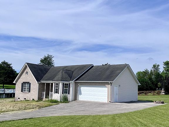 3rd image of 265 Pecan Cir