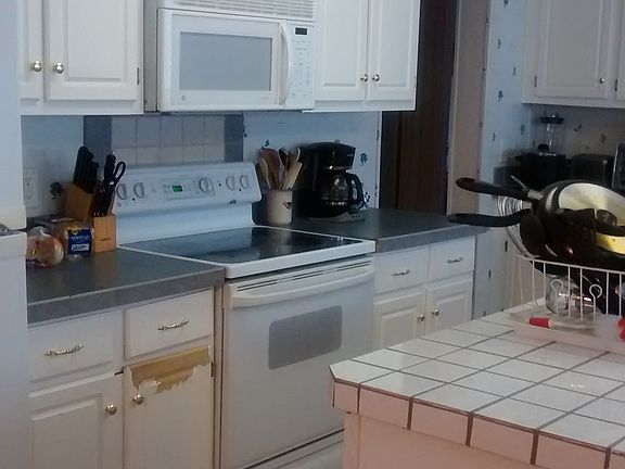 3rd image of 15 Mary Dr
