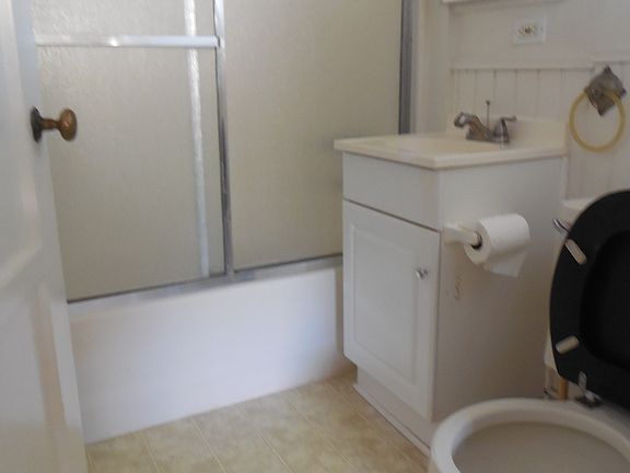 clean, basic full bath & shower