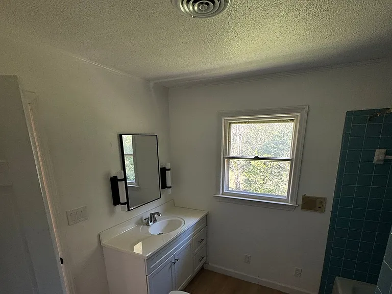 307 S Hill St — Photo 12