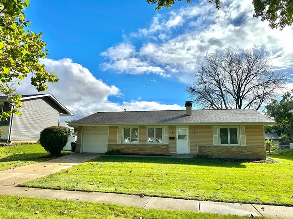 1475 Rosedale Ln, Hoffman Estates, IL 60169