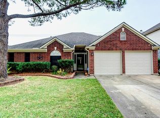 4818 Red Lantern Dr, Friendswood, TX 77546