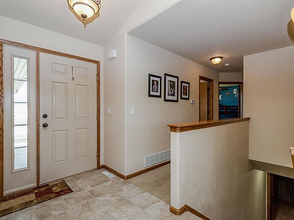 3rd image of 395 Locust Dr