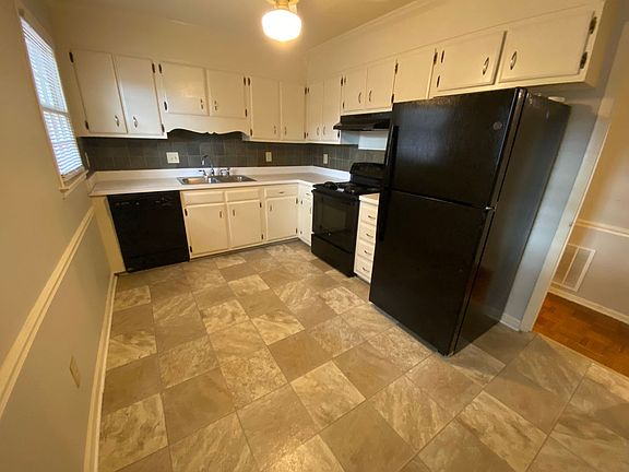 2nd image of 3219 F Regents Park Ln