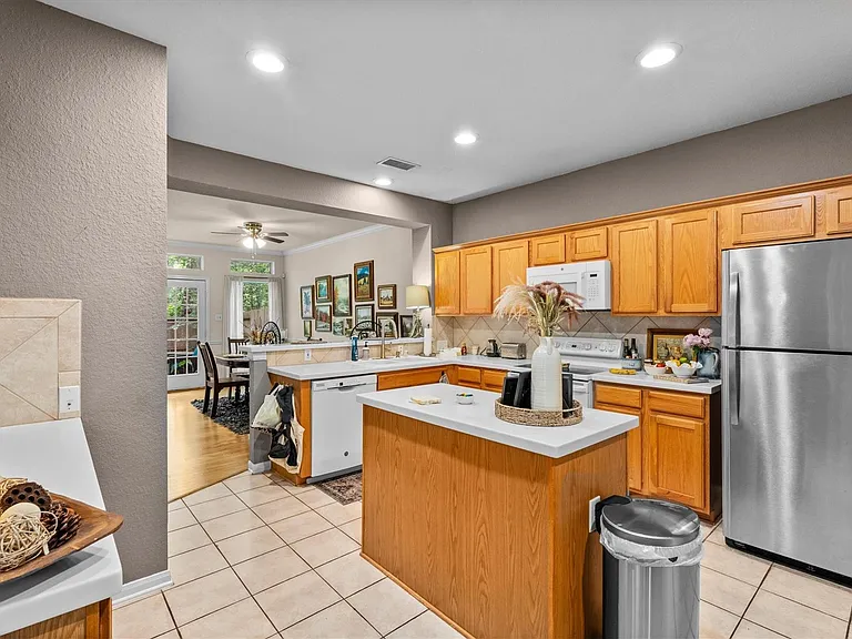 31 Endor Forest Pl — Photo 17