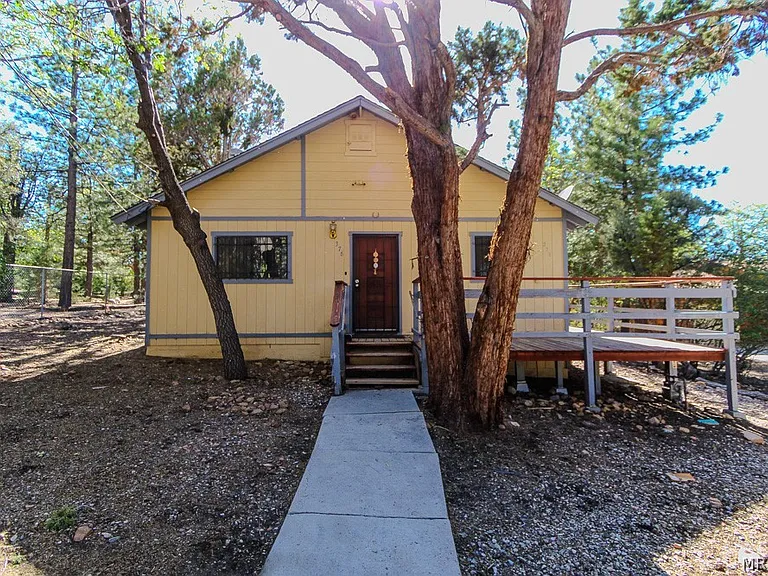 376 Santa Barbara Ave — Photo 1