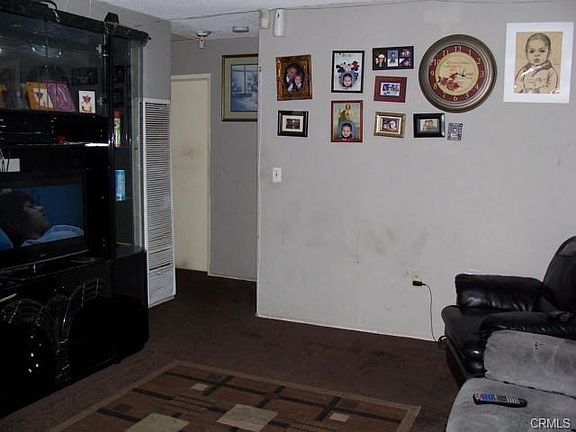5th image of 150 E 10th St