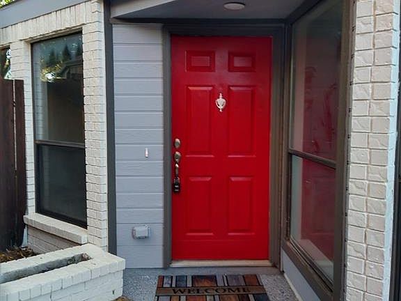4th image of 1430 Drake Ln