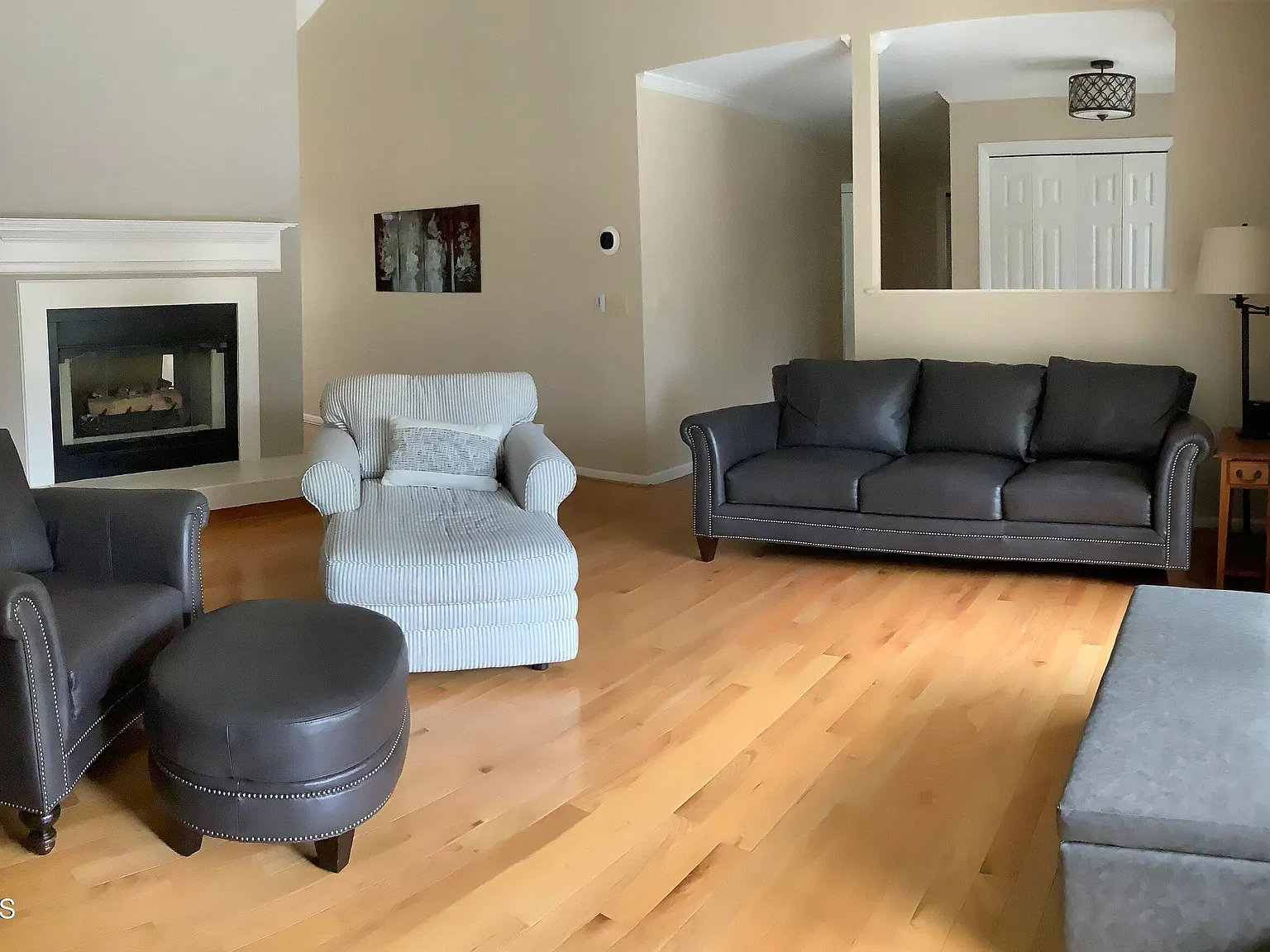 3 bed, 2.0 bath, 2378 sqft, $2,300 — Photo 4