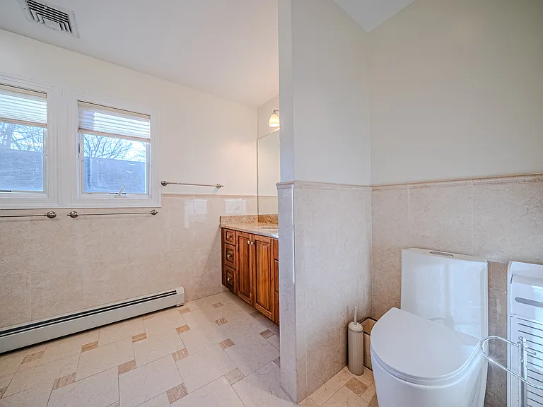 47 Columbus Dr — Photo 22
