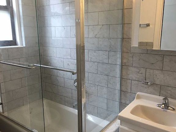 4th image of 405 E 54th St APT 10D
