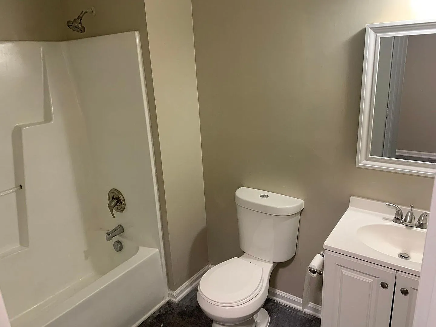 Room in 4 Bedroom Home at Bragg St — Photo 4