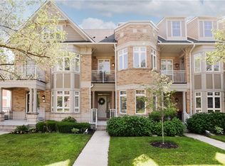 128 Saint Lawrence Dr, Mississauga, ON L5G4V1