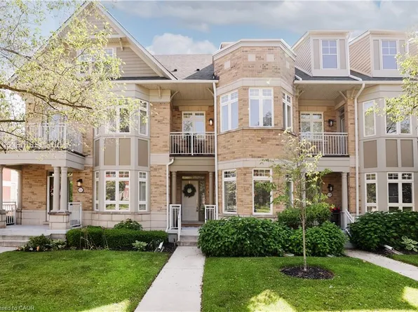 128 Saint Lawrence Dr, Mississauga, ON L5G 4V1