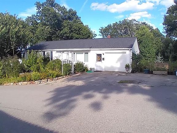 2nd image of 51 Carlson Cir