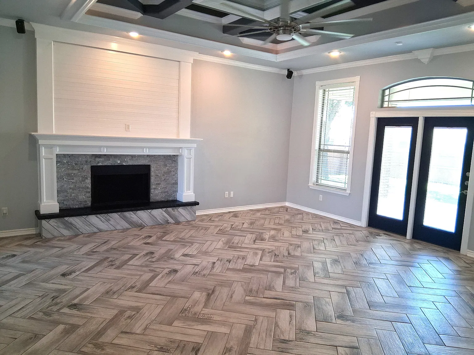 Black Walnut Ct 220 - 1 — Photo 3