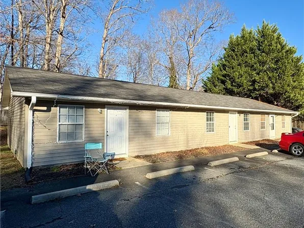 2808 Uwharrie Rd, Archdale, NC 27263