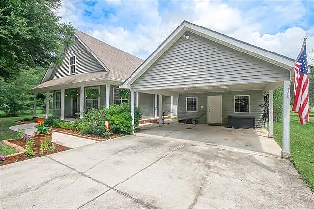 4 bed, 3.0 bath, 2284 sqft, $2,300 — Photo 4