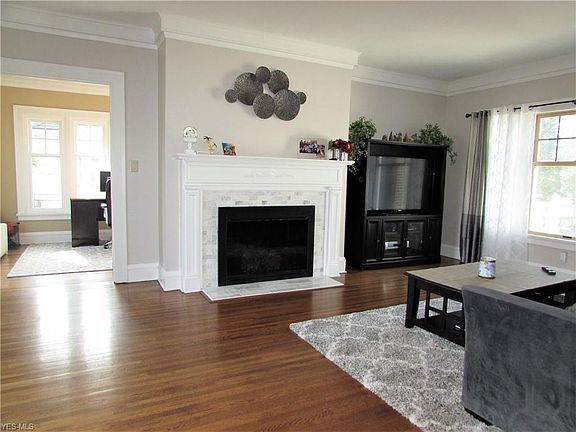 4th image of 17440 Lake Ave