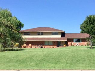 1026 N Oakwood Rd, Enid, OK 73703