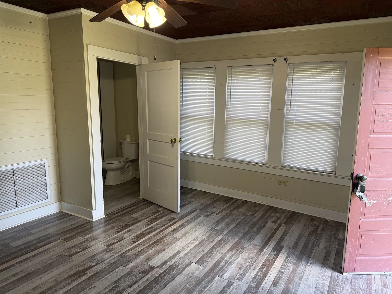 1410 Bellevue Drive - 1 — Photo 2