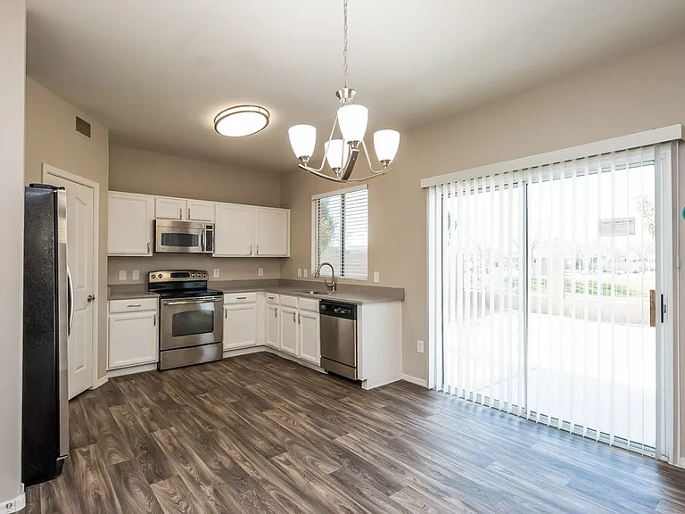 1306 S 119th Dr — Photo 5