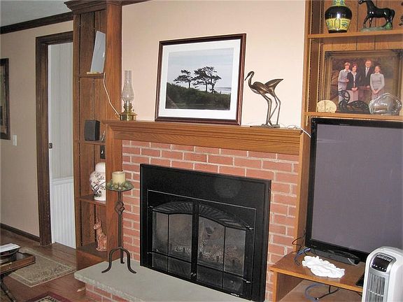 5th image of 9 Ambleside Dr