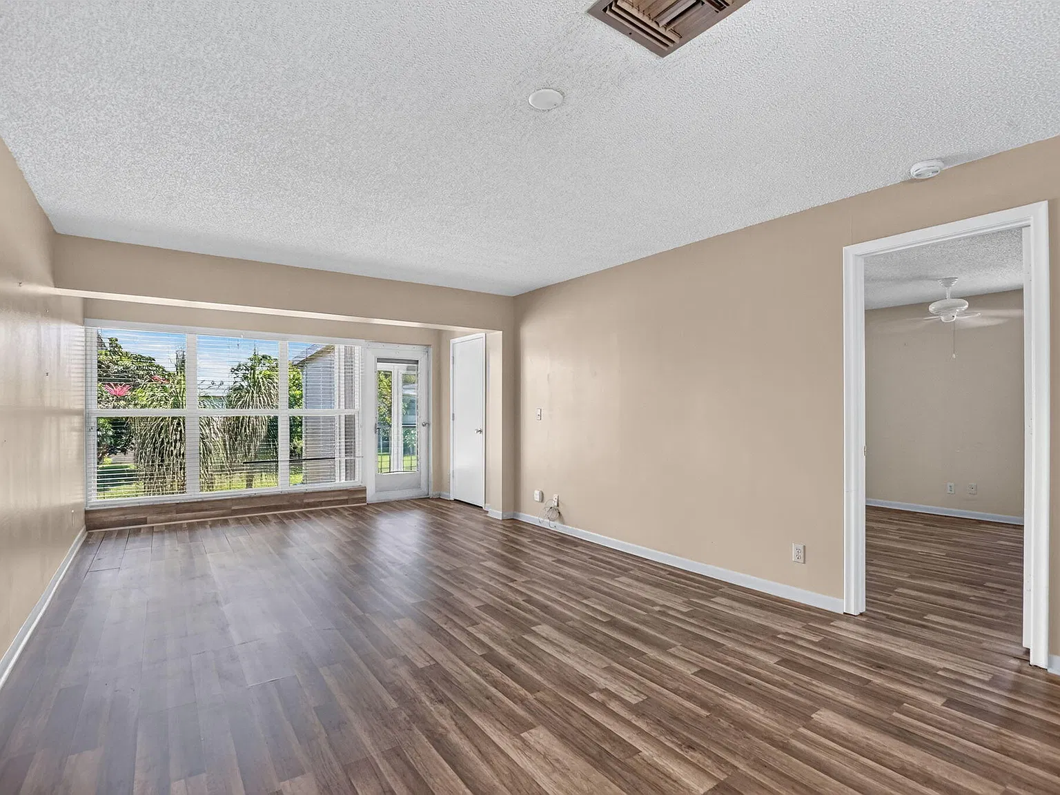 2 bed, 2.0 bath, 1084 sqft, $1,800 — Photo 1