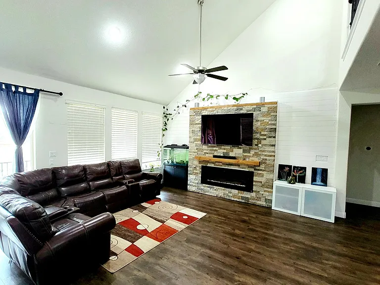 15821 Cinca Terra Dr — Photo 2