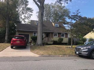 194 Charter Oaks Ave, Brentwood, NY 11717