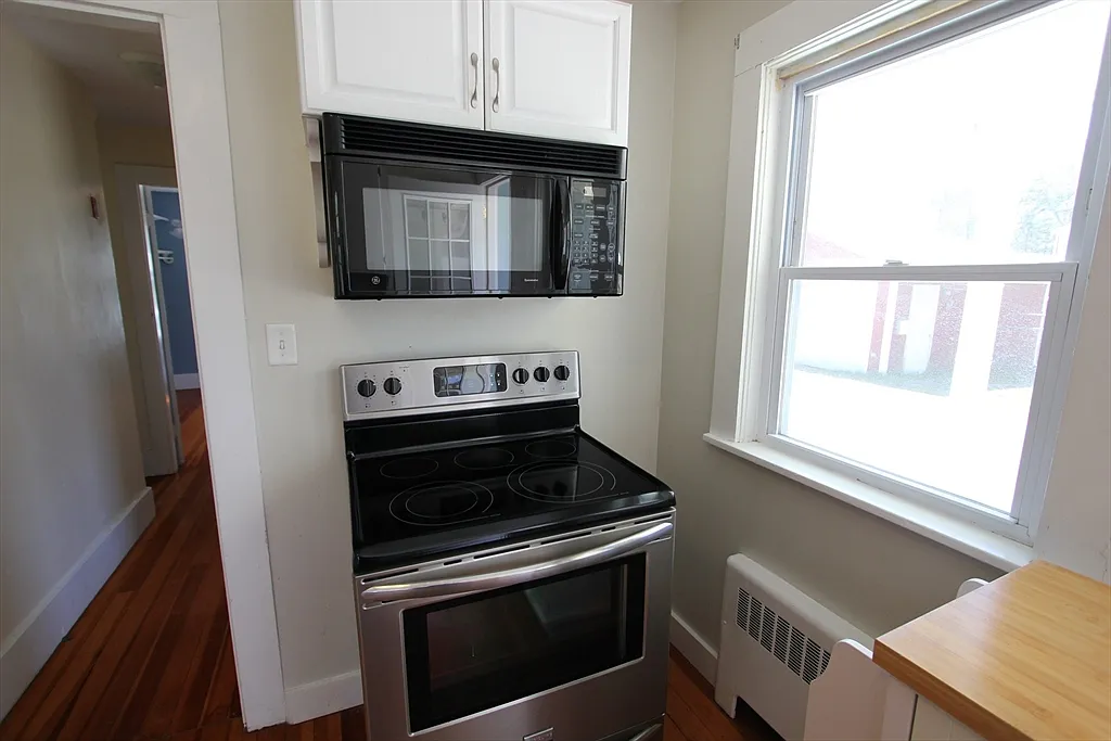 3 bed, 2.0 bath, 1232 sqft, $2,700 — Photo 3