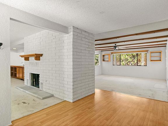4th image of 1060 Evergreen Ln