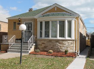 8831 S Clyde Ave, Chicago, IL 60617