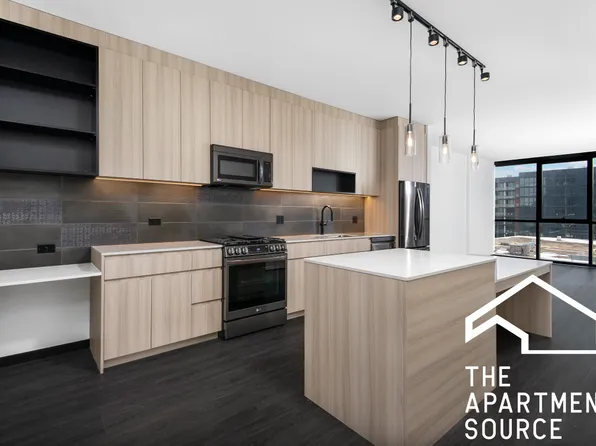 1402 W Randolph Dr #1301, Chicago, IL 60607