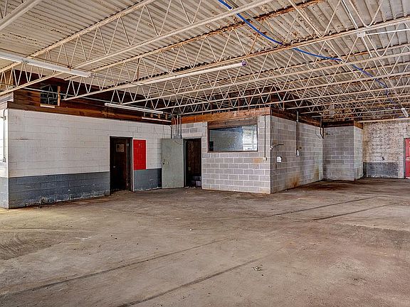 4th image of 504 Airport Rd