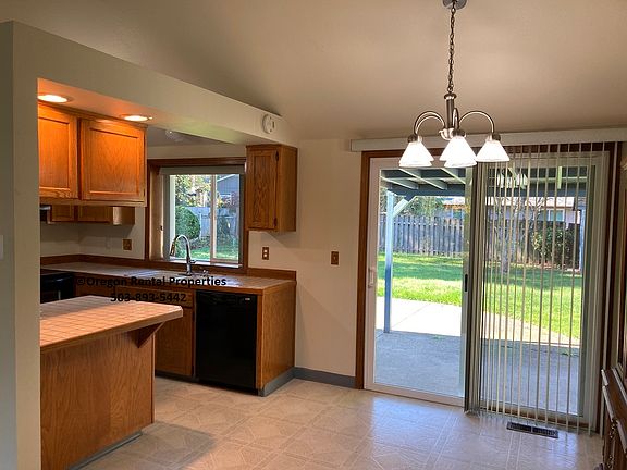 4th image of 2511 NE 161st Ave