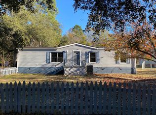 305 Fountain Lake Dr, Eutawville, SC 29048