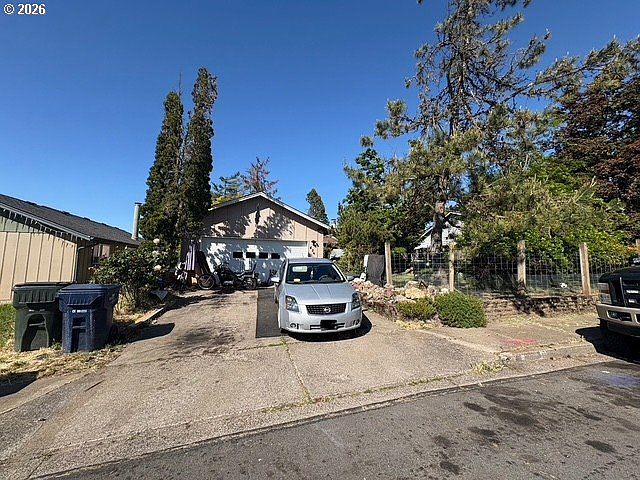 1st image of 624 Janus St