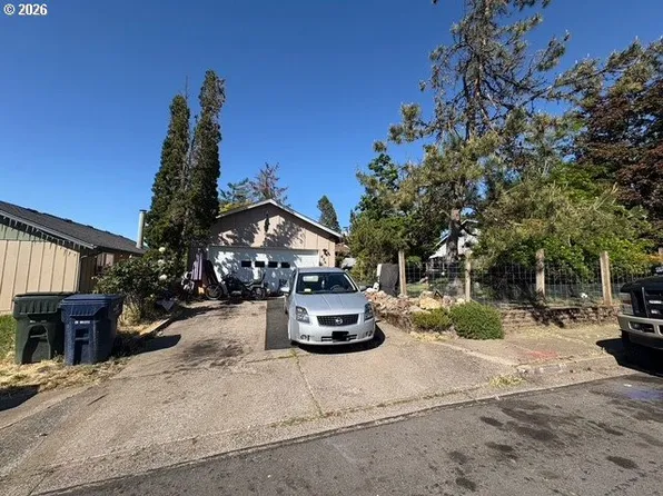 624 Janus St, Springfield, OR 97477