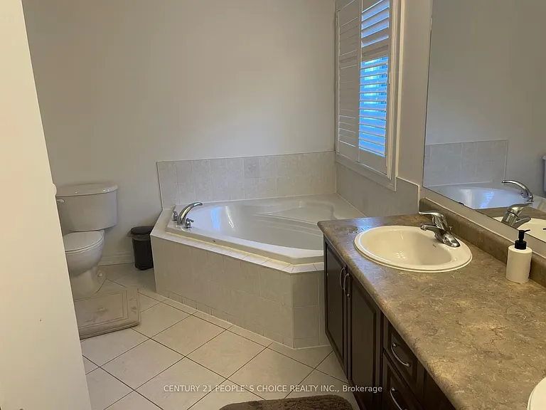 2486 Wasaga Dr — Photo 10