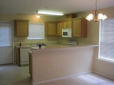 3 bed, 1360 sqft, $1,650 — Photo 4