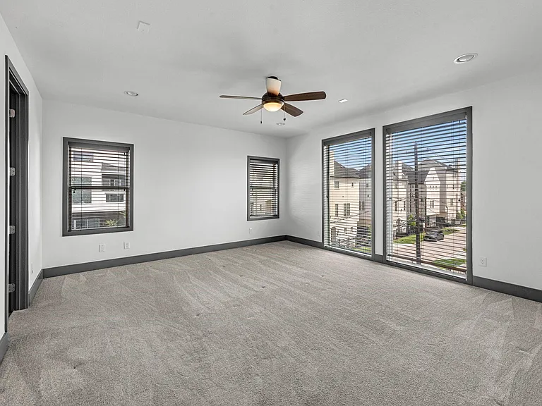 5802 Kansas St — Photo 19