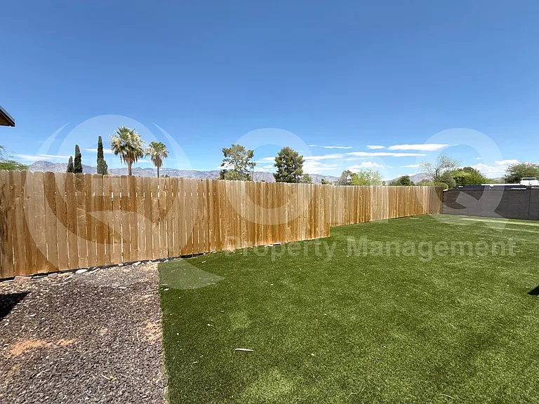 8601 E Calle Bolivar — Photo 43