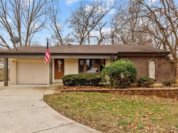 16 Walker Ln, Valley Park, MO 63088