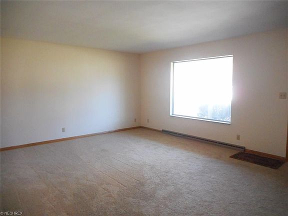 5th image of 178 W Grayling Dr