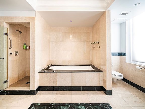 4th image of 55 Wall St APT 713