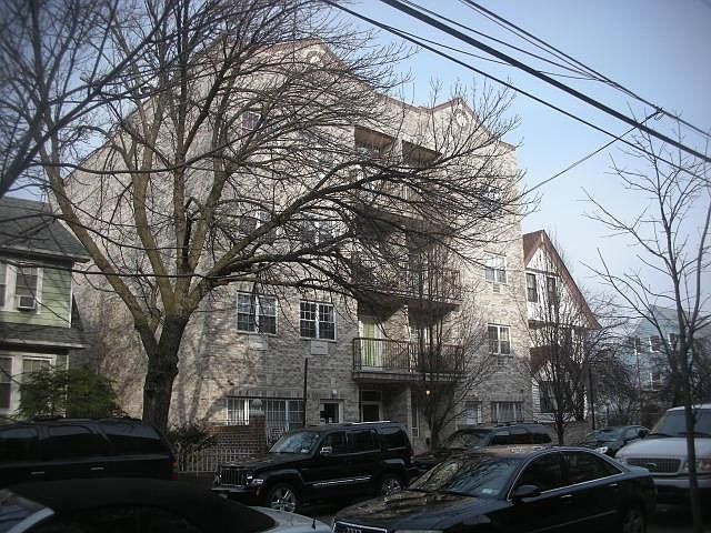 2nd image of 1430 Doris St Floor 4