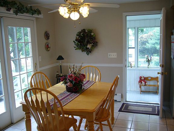 country eat-in kitchen