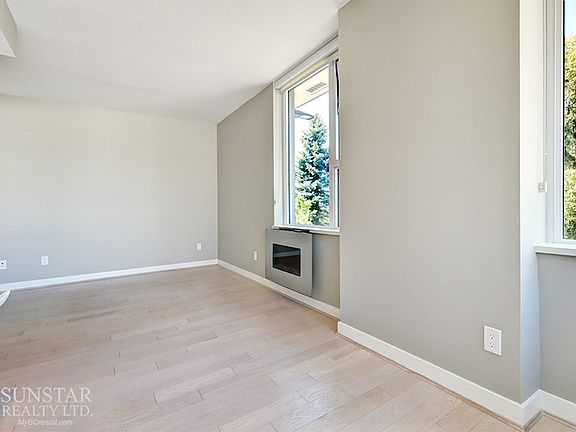 4th image of 4539 Cambie St